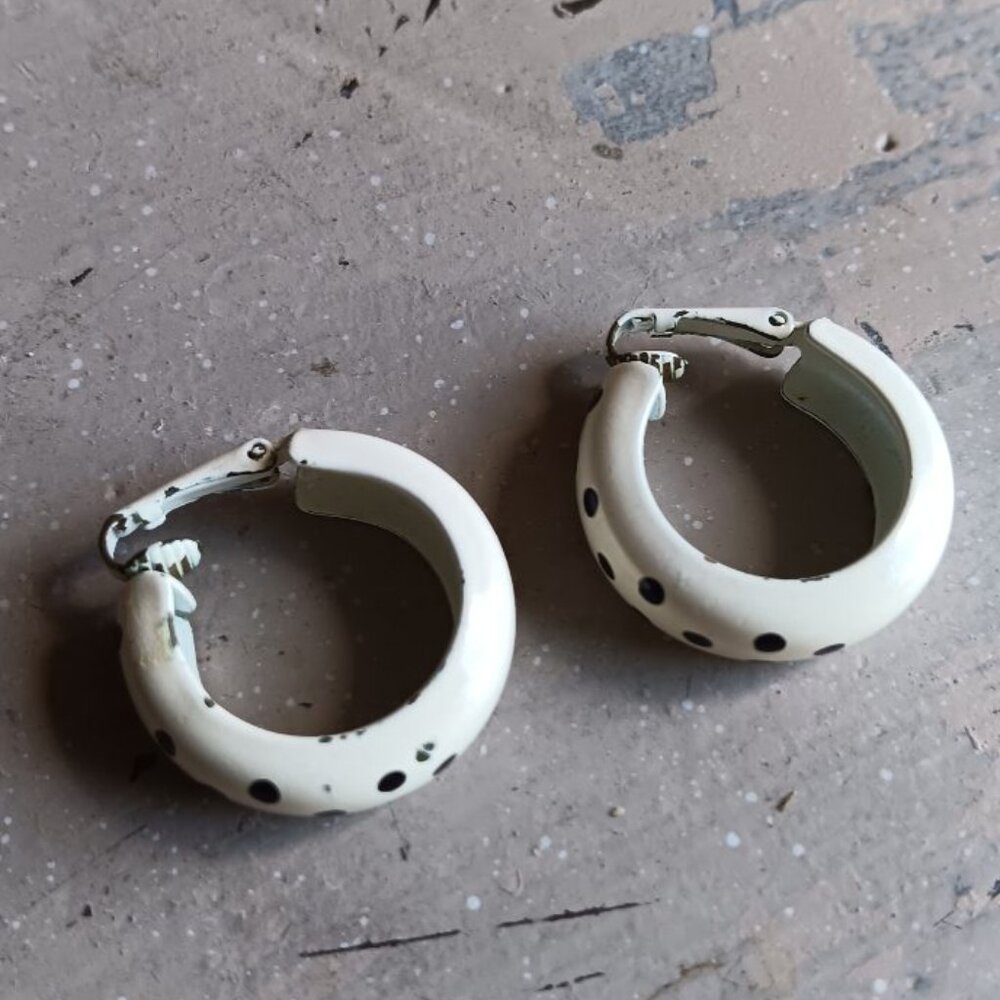 Vintage Polka Dot Hoop Earrings White and Black Enamel Metal Hoops - Picture 4 of 4